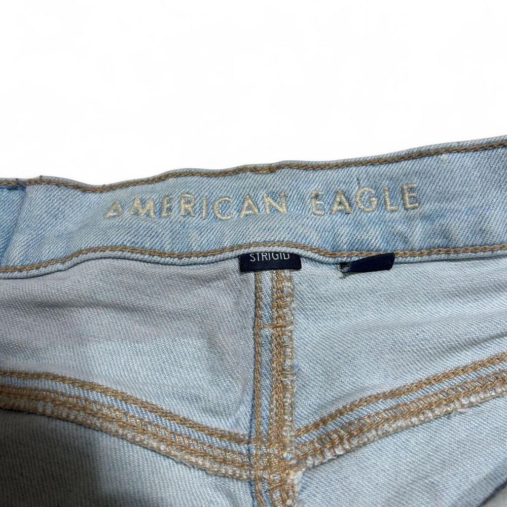 100% cotton American Eagle High-waisted light wash denim shorts with frayed hems - Picture 4 of 5